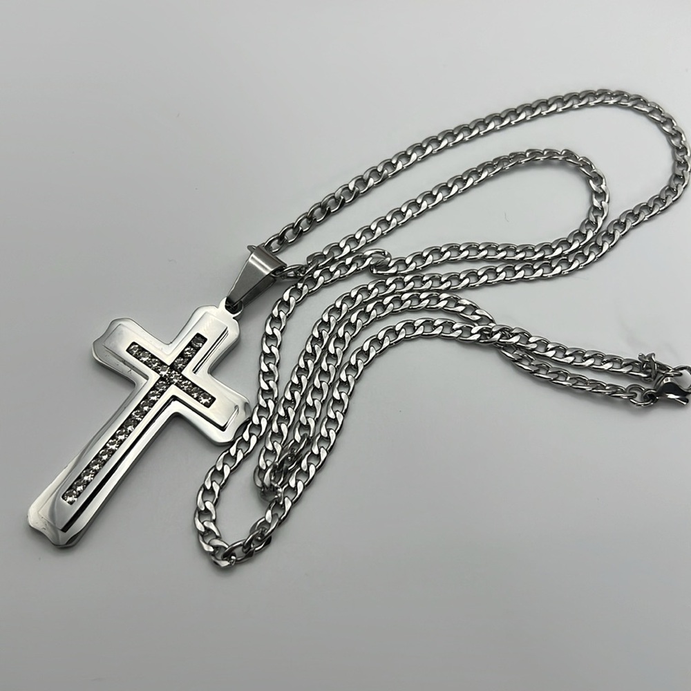 NWT Men's Stainless Steel Cross Necklace AMERICAN EXCHANGE